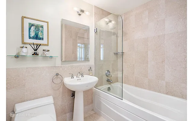 Rented by Douglas Elliman | media 14