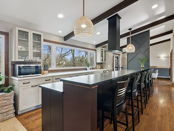 5th image of 1725 Glenmore Dr