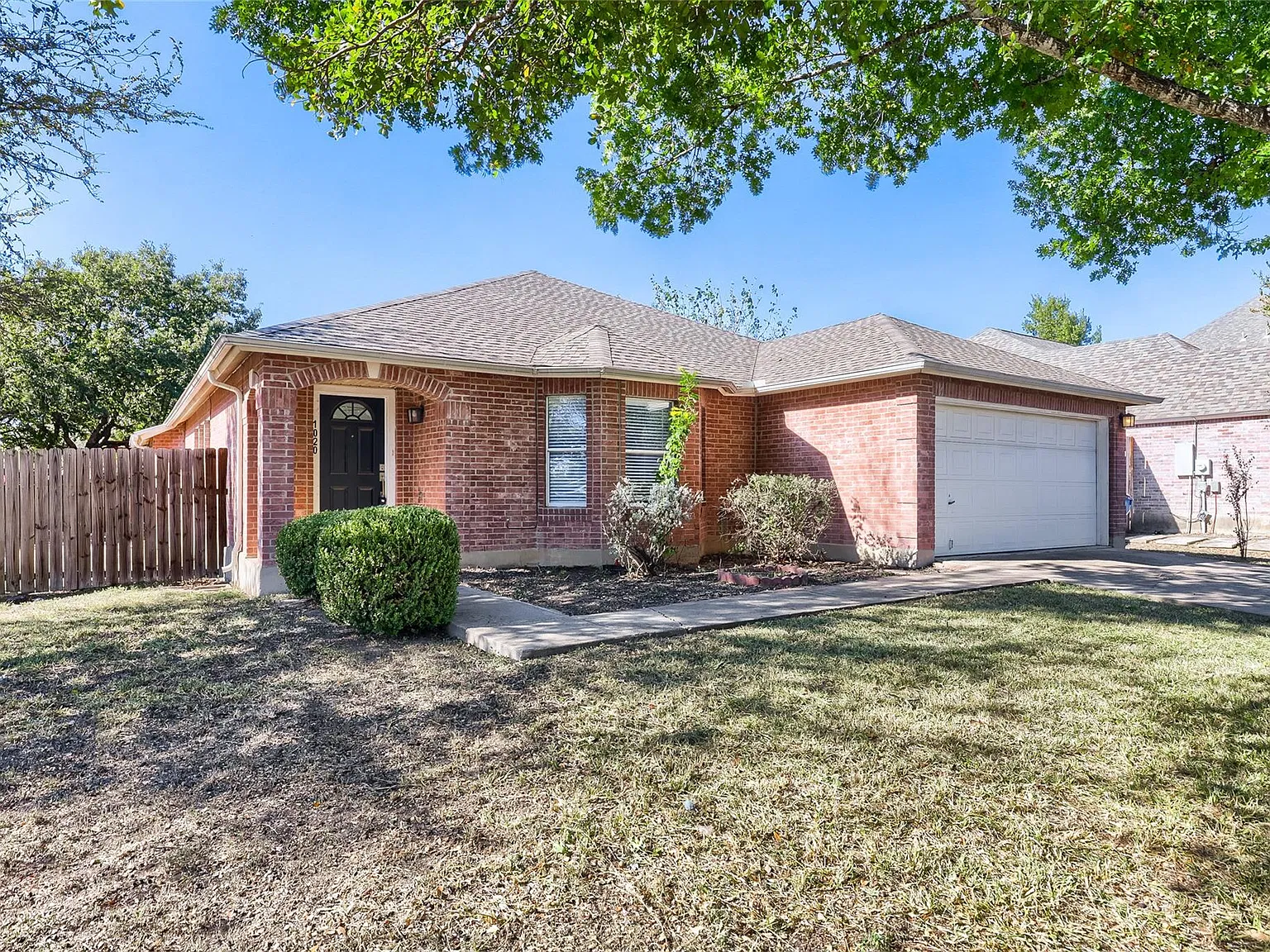 3 bed, 2.0 bath, 1900 sqft, $2,100 — Photo 4