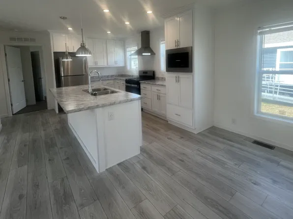 24247 Redwood Dr #247, Chelsea, MI 48118