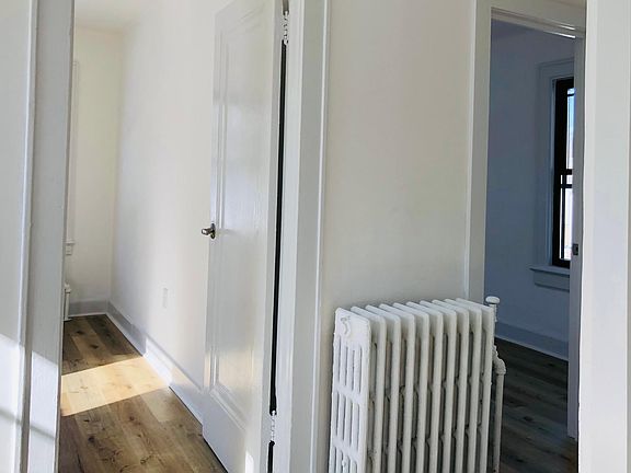 4th image of 113 Sterling Ave