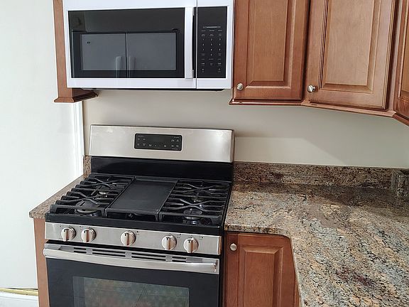 4th image of 218 Belmont Ave Floor 1