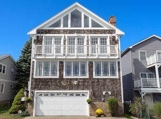 125 Edgewater Dr, Quincy, MA 02169