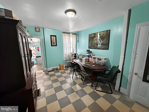 5th image of 1040 Green St