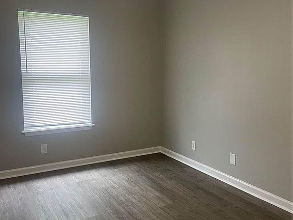 5th image of 408 Bainbridge Ct APT 15