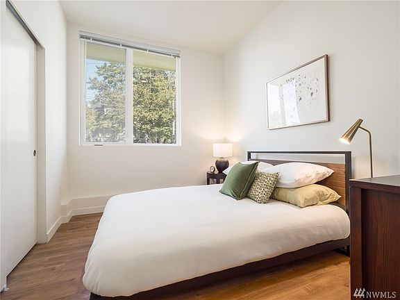 5th image of 121 12th Ave E Unit 210