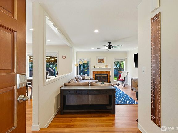4th image of 13028 58th Drive SE