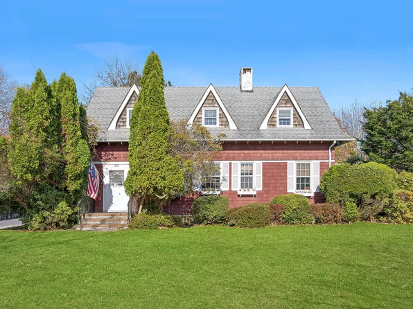 201 Herrick Rd, Southampton, NY 11968