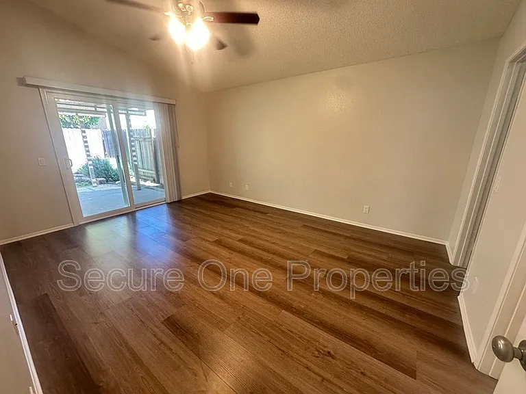 2324 Hampton Ave — Photo 18