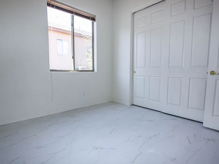 6910 E Yellowglen Dr — Photo 10