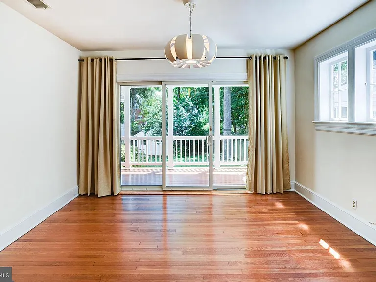 4633 Asbury Pl NW — Photo 5