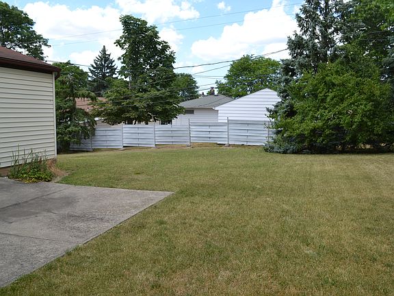 3rd image of 8451 Care Dr