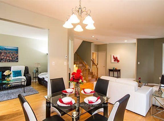 3rd image of 10 Treepark St