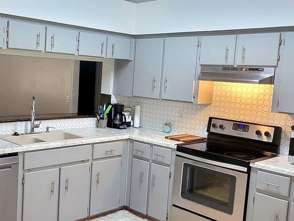 2nd image of 106 Plantation Oaks Dr