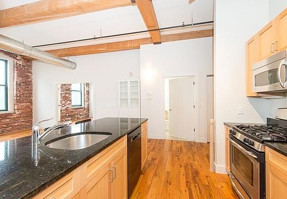 5th image of 589 Essex St Unit 307