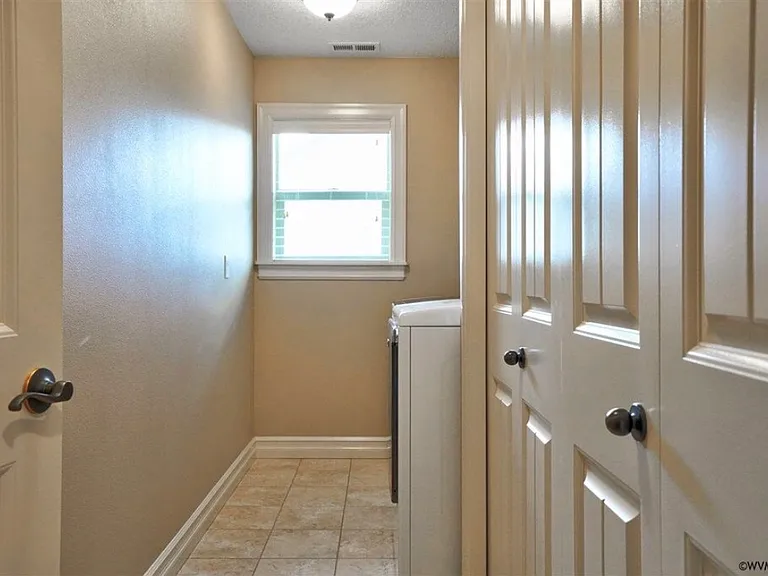 2689 Broadway St NW — Photo 17