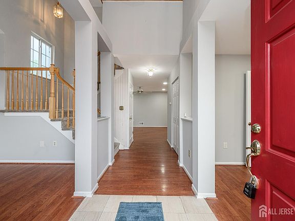 3rd image of 5 Cherrywood Dr