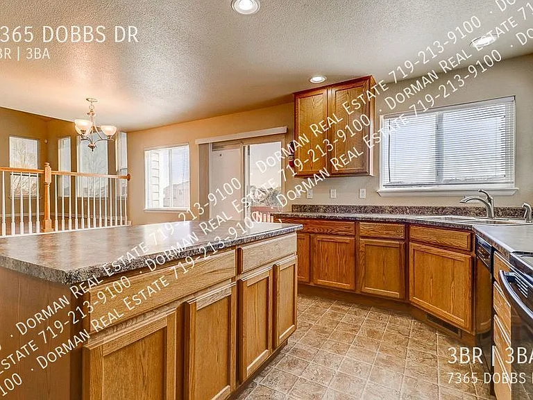 7365 Dobbs Dr — Photo 5