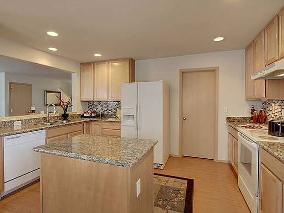 New granite counter & bac