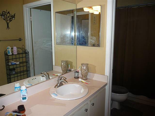 2nd image of 1942 Windsor Dr #1942
