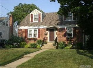 2227 Maple St, Wantagh, NY 11793