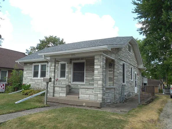 2132 Bellevue Ave, Bettendorf, IA 52722