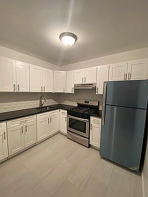 5th image of 1466 Beach Ave APT 15
