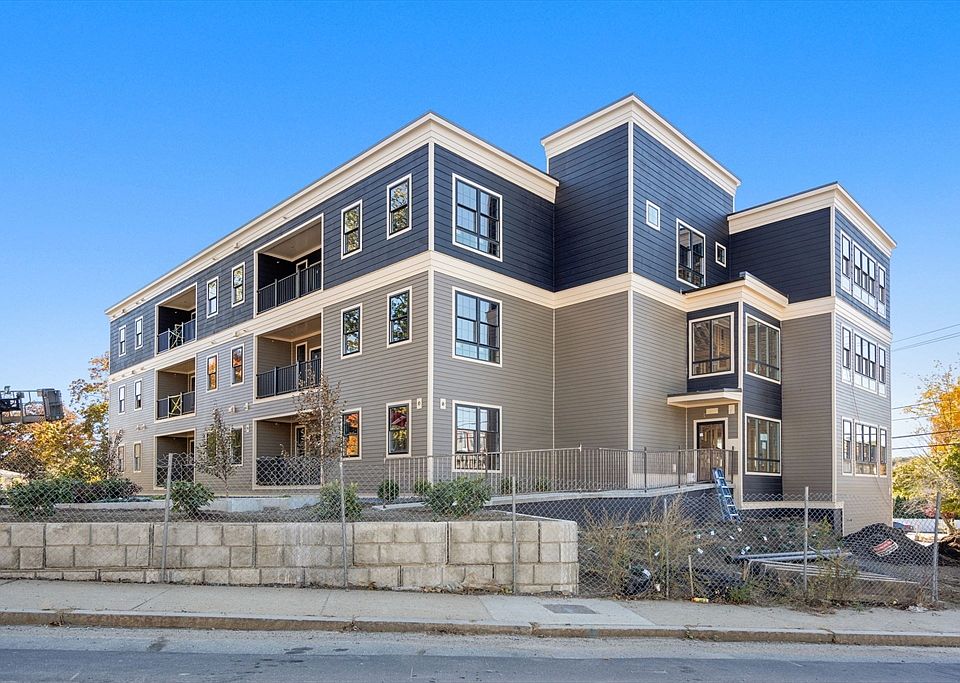 1st image of 272 Lincoln St #202