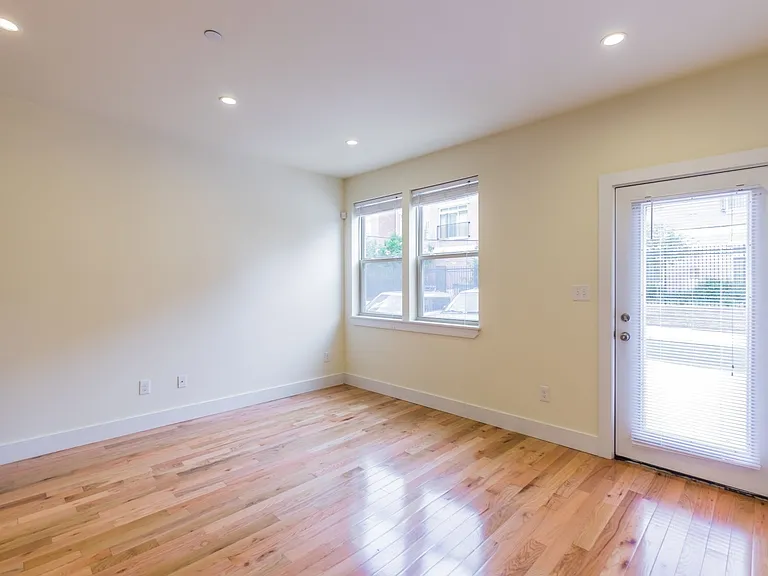 1537 Ogden St — Photo 11