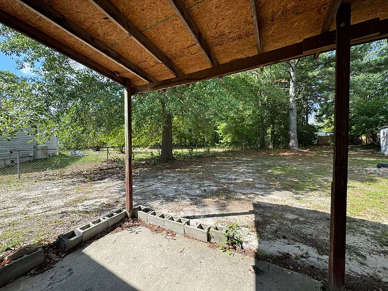 405 Laura Ct — Photo 15