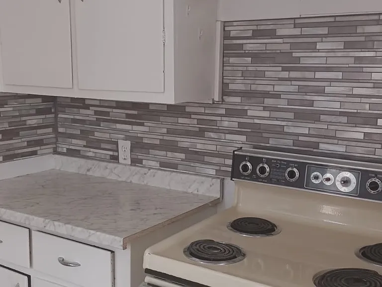 1714 Oakland Ave — Photo 6