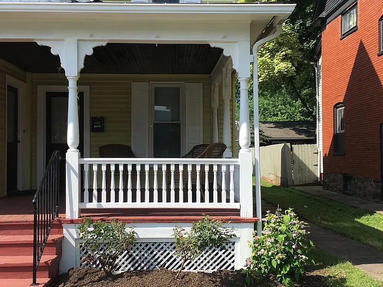 1524 W 4th St — Photo 2