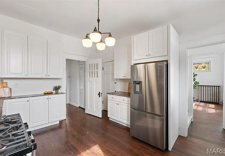 604 Bellerive Blvd — Photo 3
