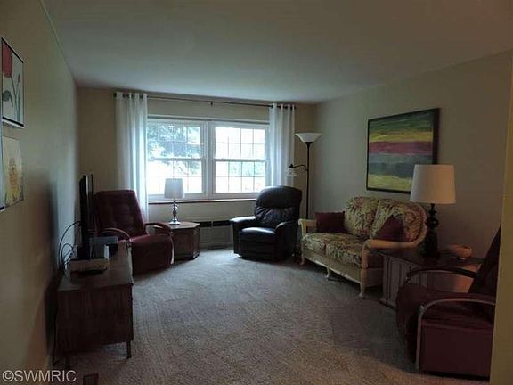 3rd image of 1249 Lakeshore Dr APT 129