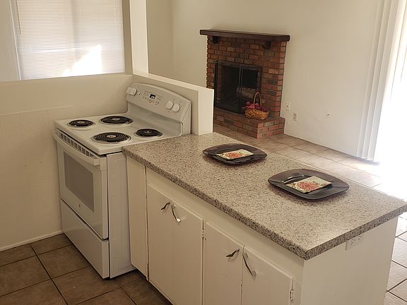 2nd image of 522 S Farmer Ave