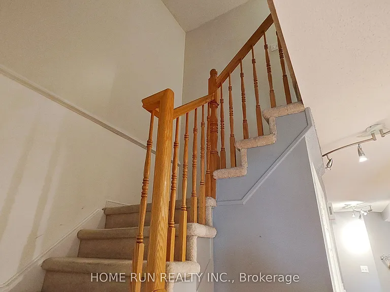 152 Thornbury Cres — Photo 14