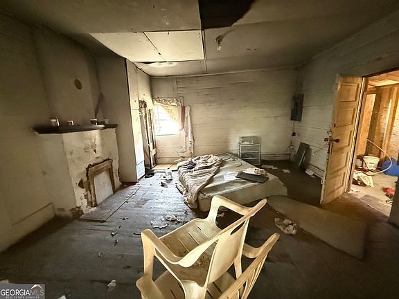 3rd image of 1216 Pine Grove Rd