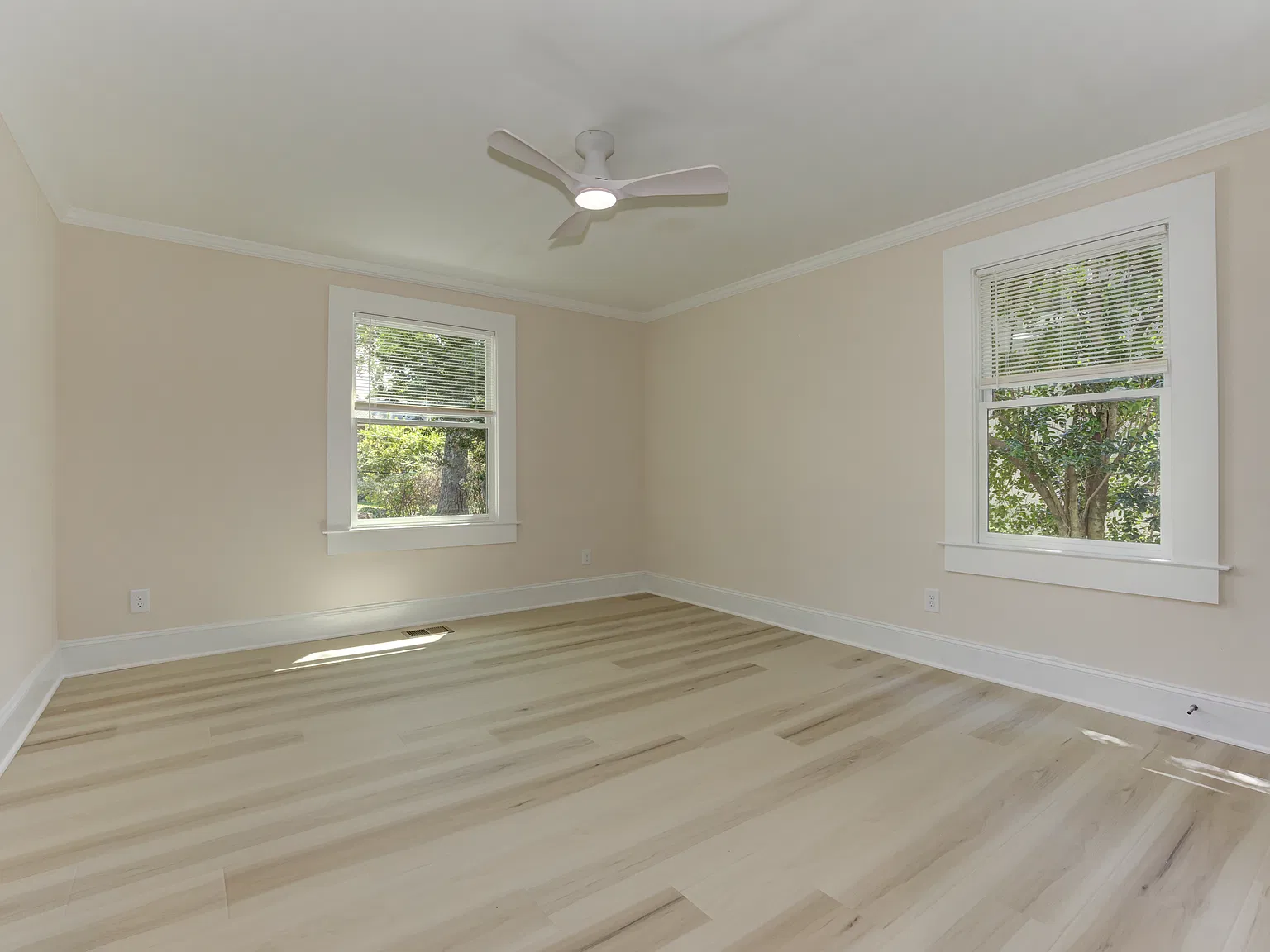 4 bed, 1597 sqft, $3,999 — Photo 4