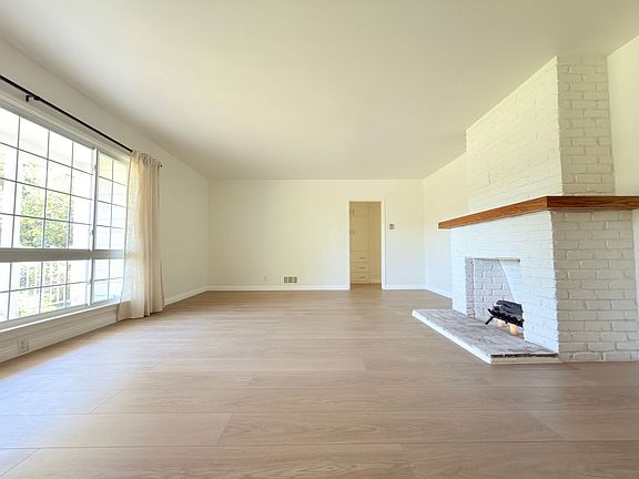 5th image of 8821 Aqueduct Ave