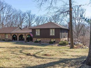 1199 N Olde Farm Rd, East Peoria, IL 61611
