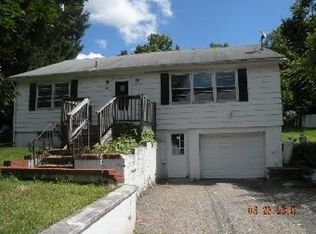 43 King Cole Rd, Hamburg, NJ 07419