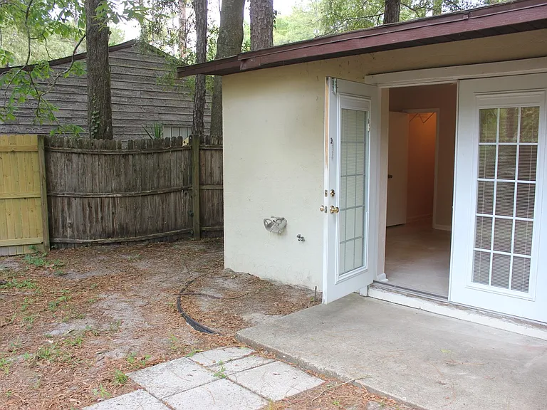 7011 SW 17th Pl — Photo 11