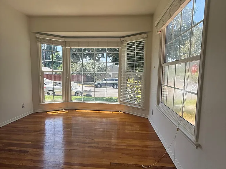 6524 Forbes Ave — Photo 3
