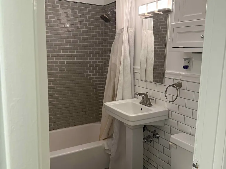 5 Linda Ln #1 — Photo 7