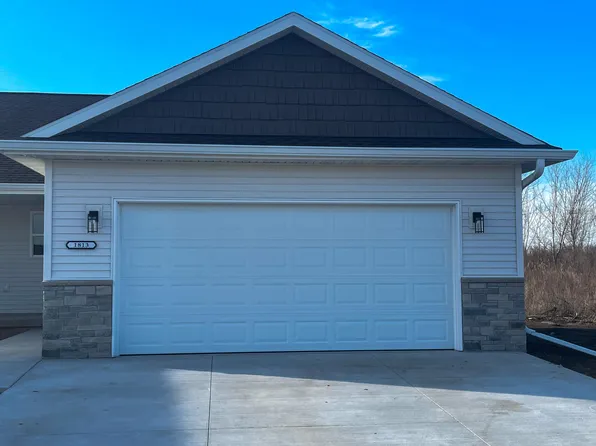1813 Fairlawn Ct, Fond Du Lac, WI 54937