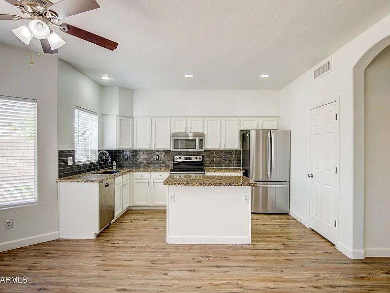 1550 N Sunset Pl — Photo 11