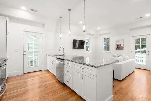 4th image of 68 Chestnut St #E