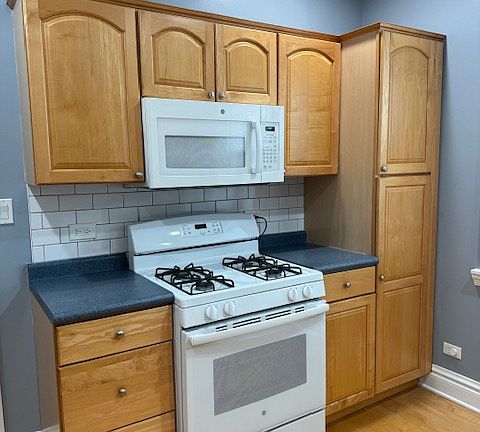 5th image of 6647 N Artesian Ave #1