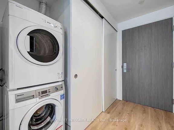 3rd image of 161 Roehampton Ave #1609