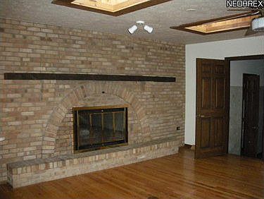 2nd image of 25620 Hilliard Blvd